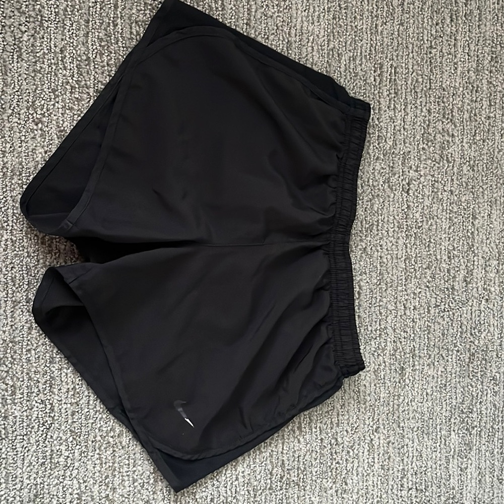 Nike girls shorts (black)